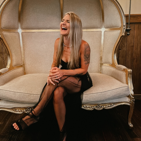 Meet your Posher, Dusty - Picture 2 of 7